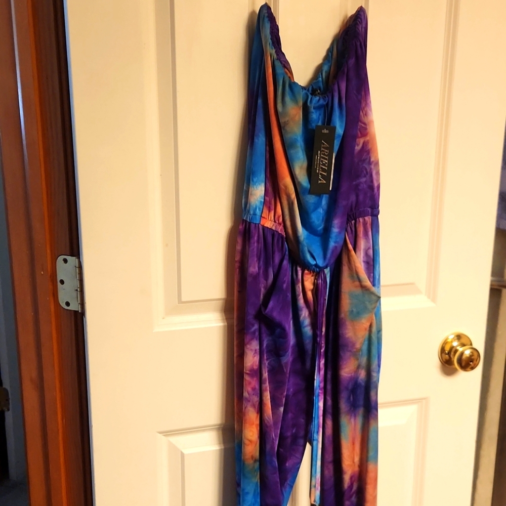 NWT ladies jumpsuit, size small. The brand is ariella